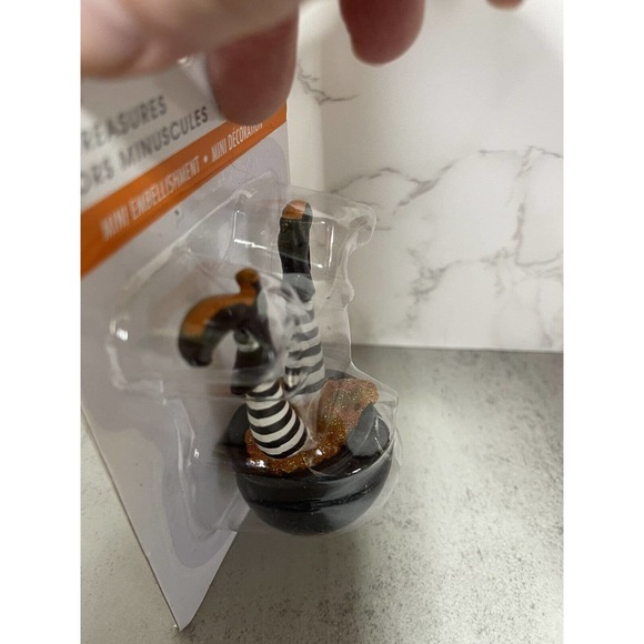 Ashland Halloween Tiny Treasures Mini CAULDRON WITH WITCH'S LEGS NIP - Picture 4 of 7